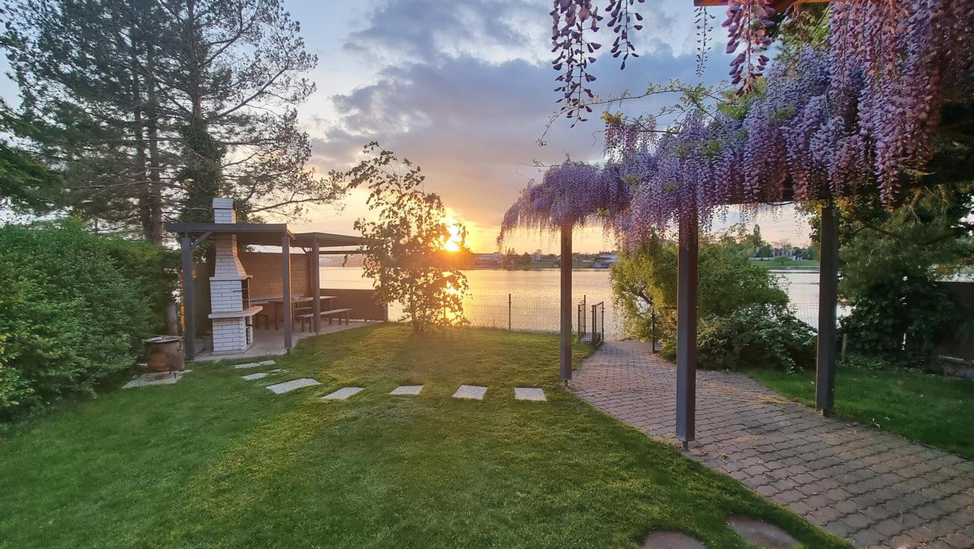 Topsenec-Lakeside Home Senec Exterior foto